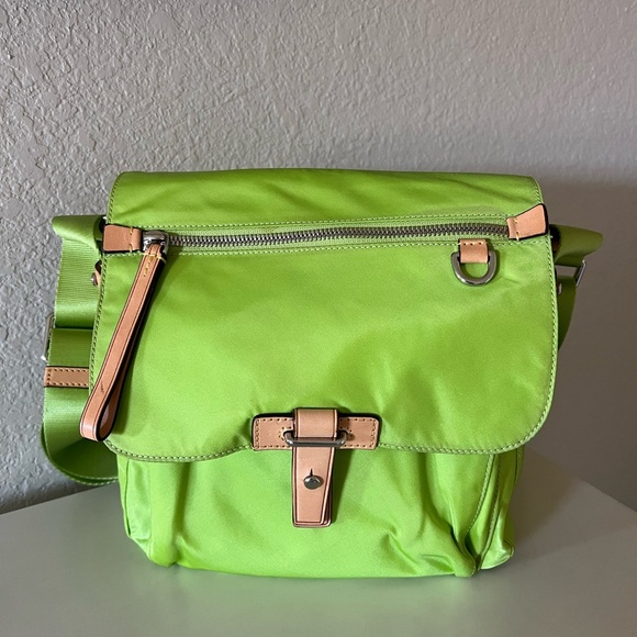 Tumi Forrest Bright Green w/ Brown Leather Accents Voyageur Lugano Messenger Bag